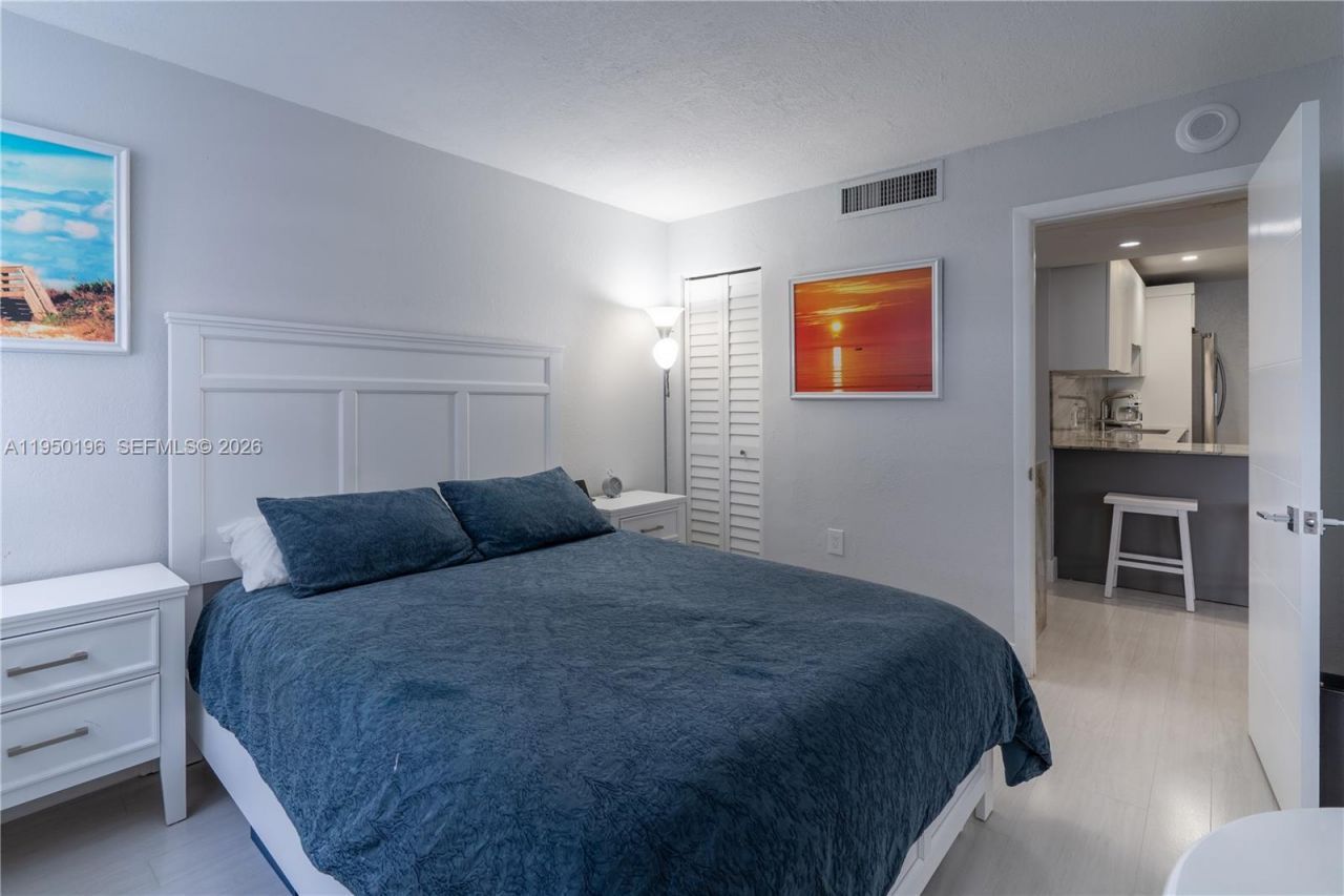 5701 Collins Ave, Unit 1417, Miami Beach, FL 33140 Photo