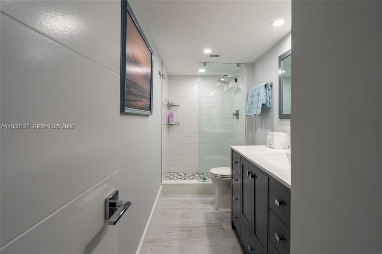 5701 Collins Ave, Unit 1417, Miami Beach, FL 33140 Photo