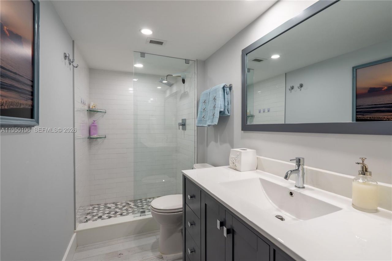 5701 Collins Ave, Unit 1417, Miami Beach, FL 33140 Photo