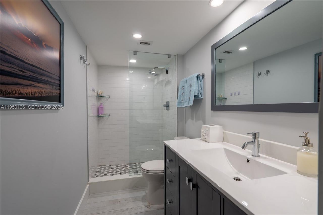 5701 Collins Ave, Unit 1417, Miami Beach, FL 33140 Photo