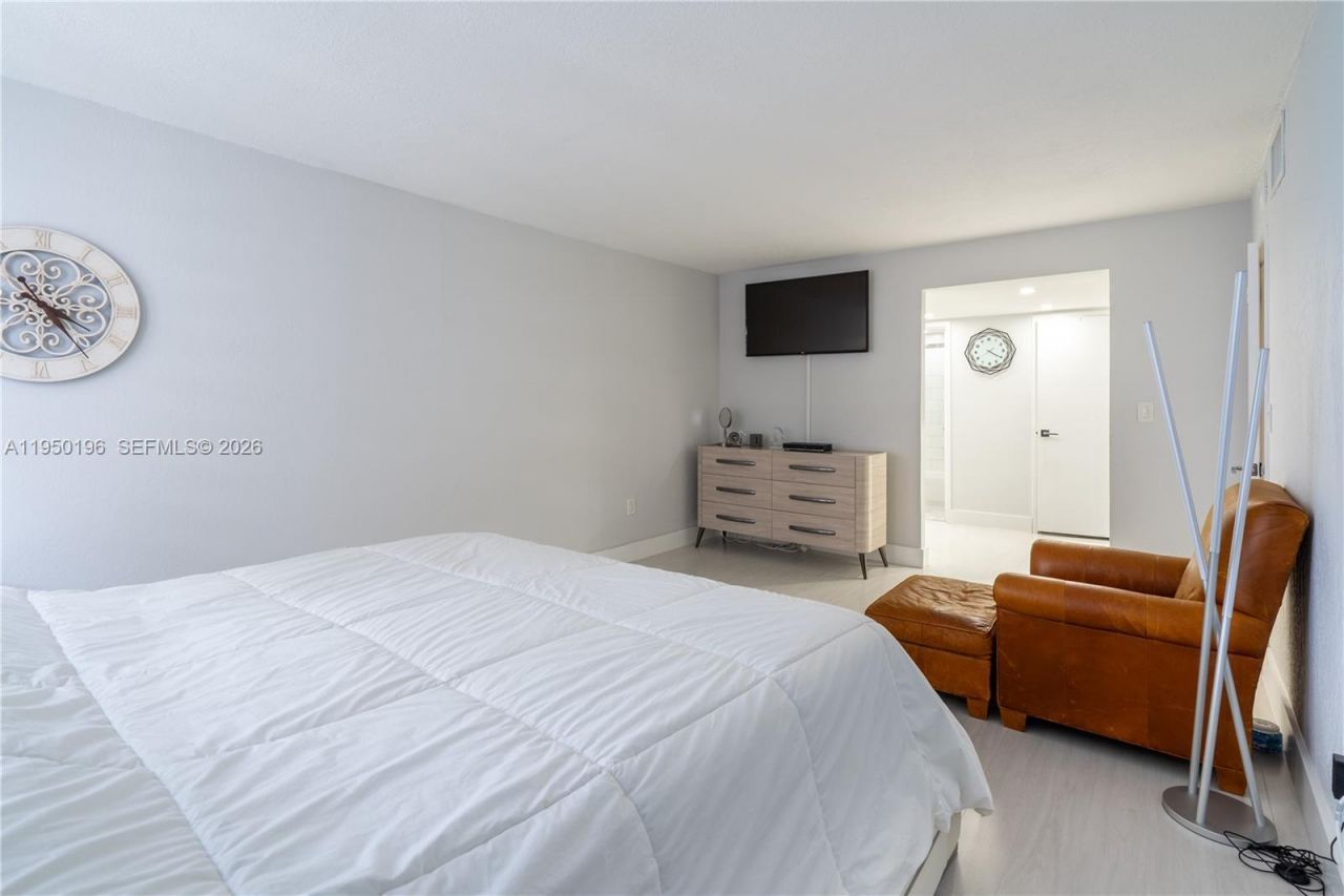 5701 Collins Ave, Unit 1417, Miami Beach, FL 33140 Photo