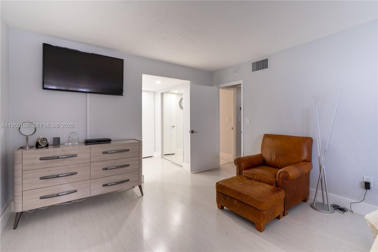 5701 Collins Ave, Unit 1417, Miami Beach, FL 33140 Photo