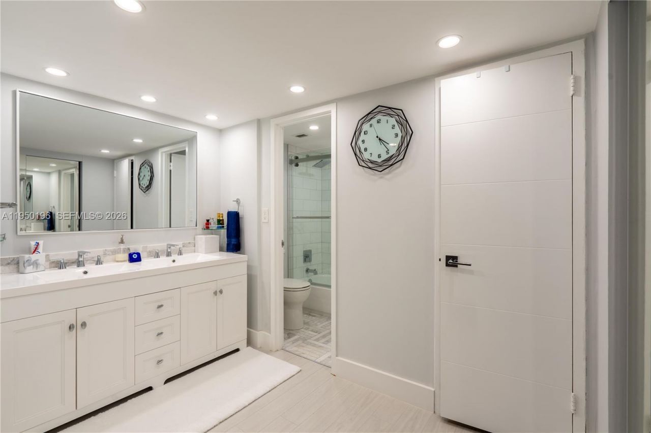 5701 Collins Ave, Unit 1417, Miami Beach, FL 33140 Photo