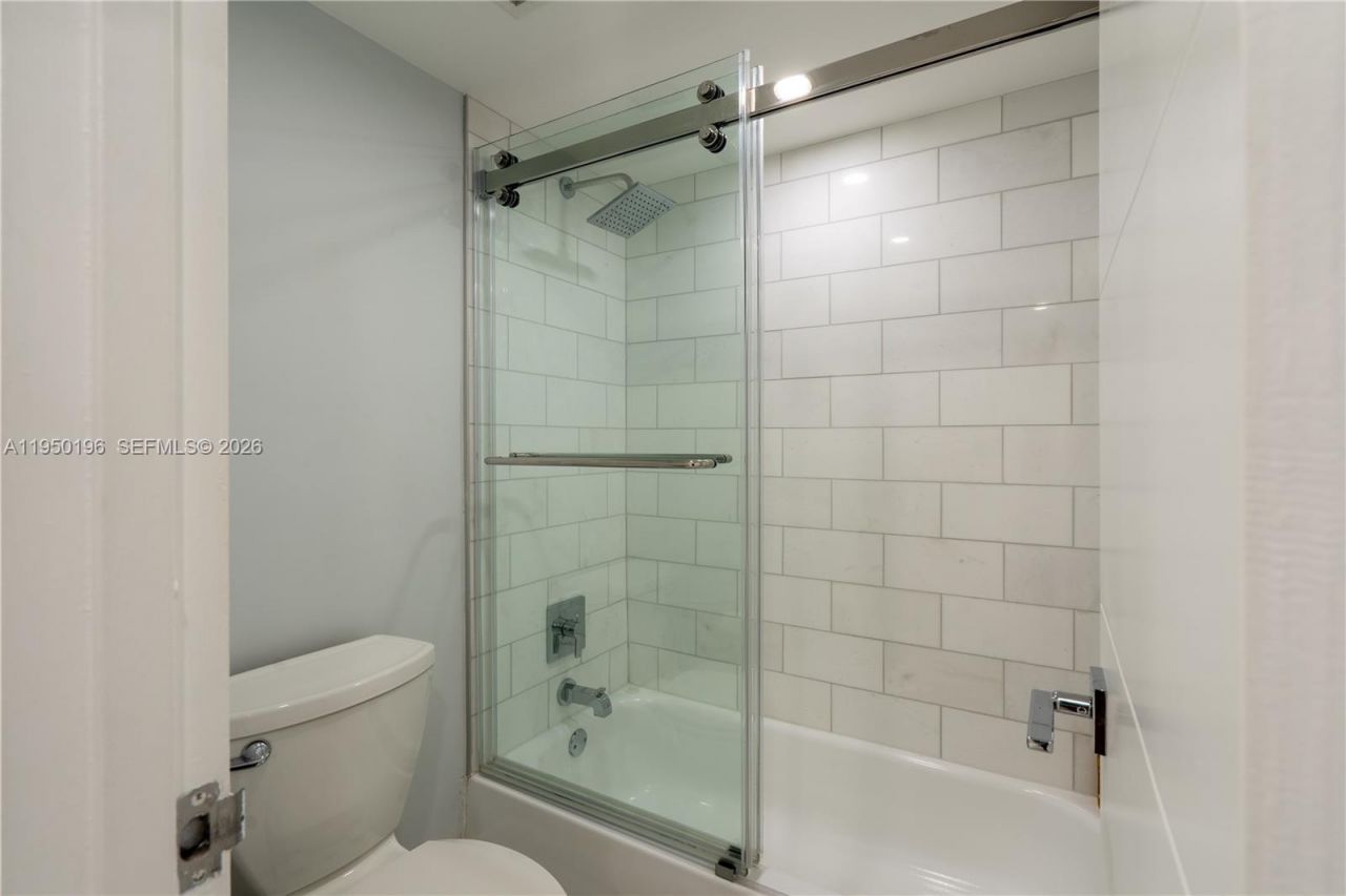 5701 Collins Ave, Unit 1417, Miami Beach, FL 33140 Photo