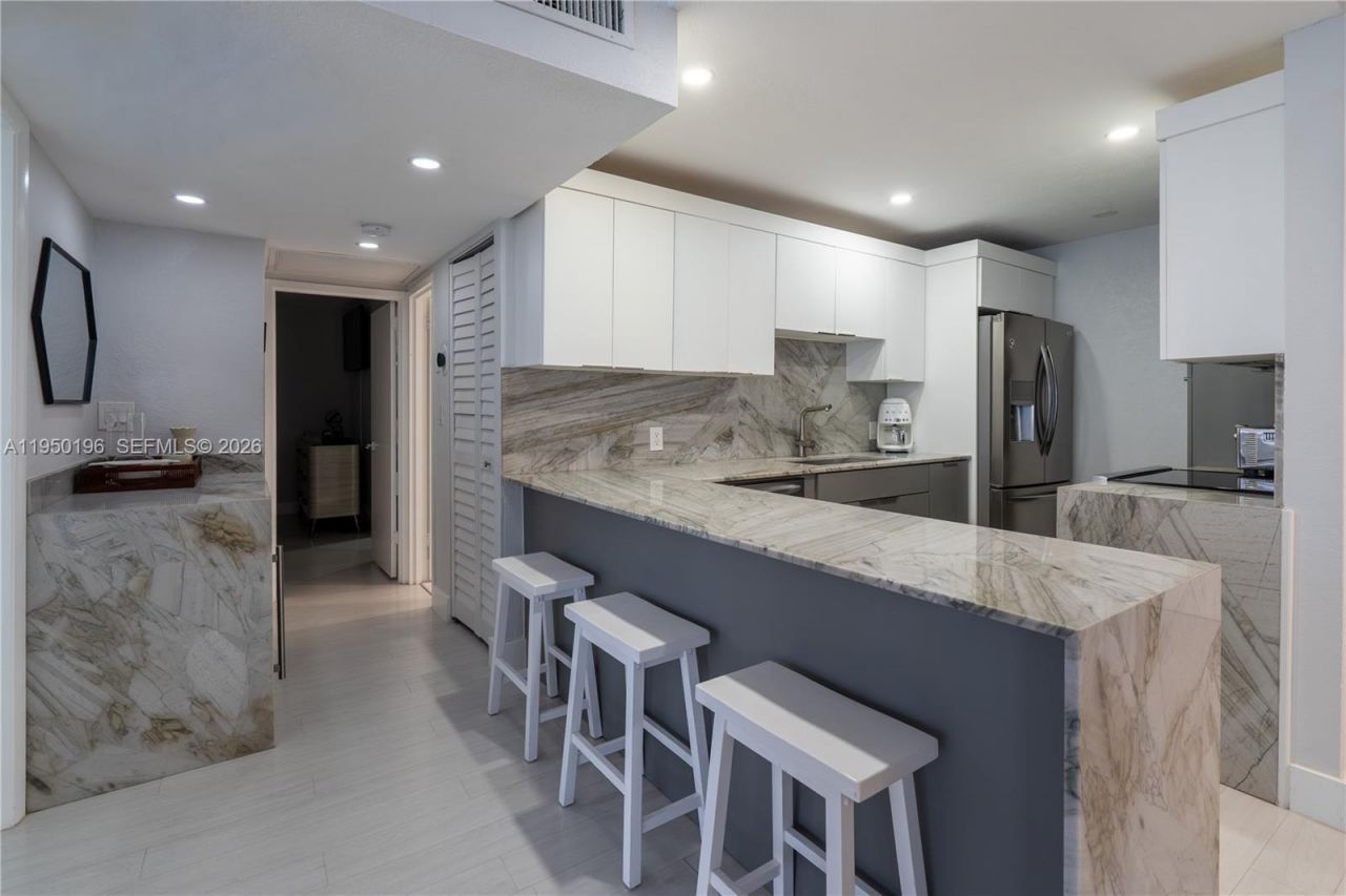 5701 Collins Ave, Unit 1417, Miami Beach, FL 33140 Photo