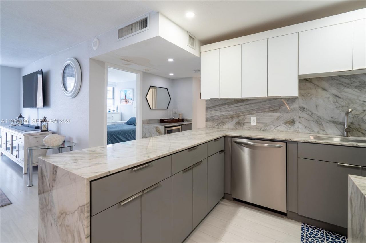 5701 Collins Ave, Unit 1417, Miami Beach, FL 33140 Photo