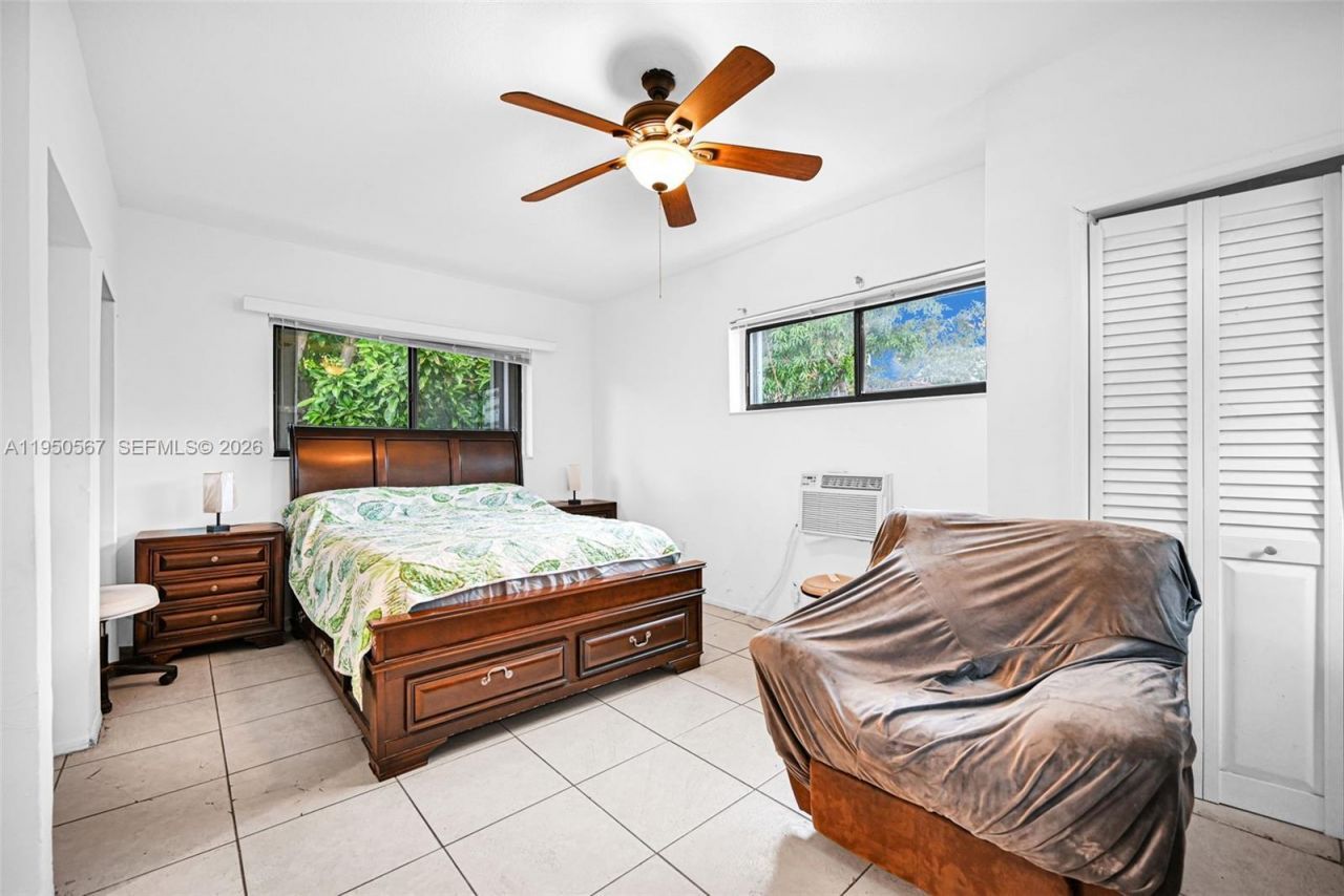 545 NW 77th St, Miami, FL 33150 Photo