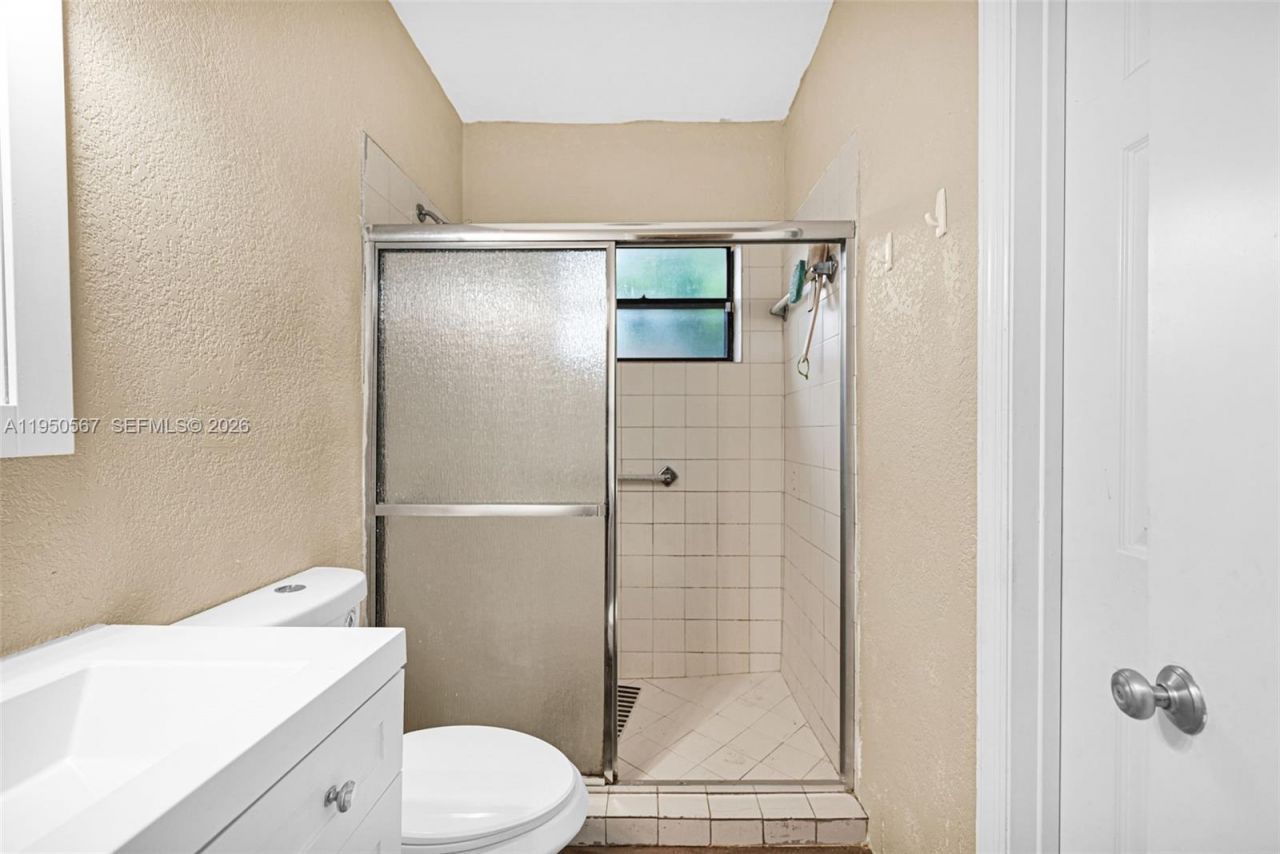 545 NW 77th St, Miami, FL 33150 Photo