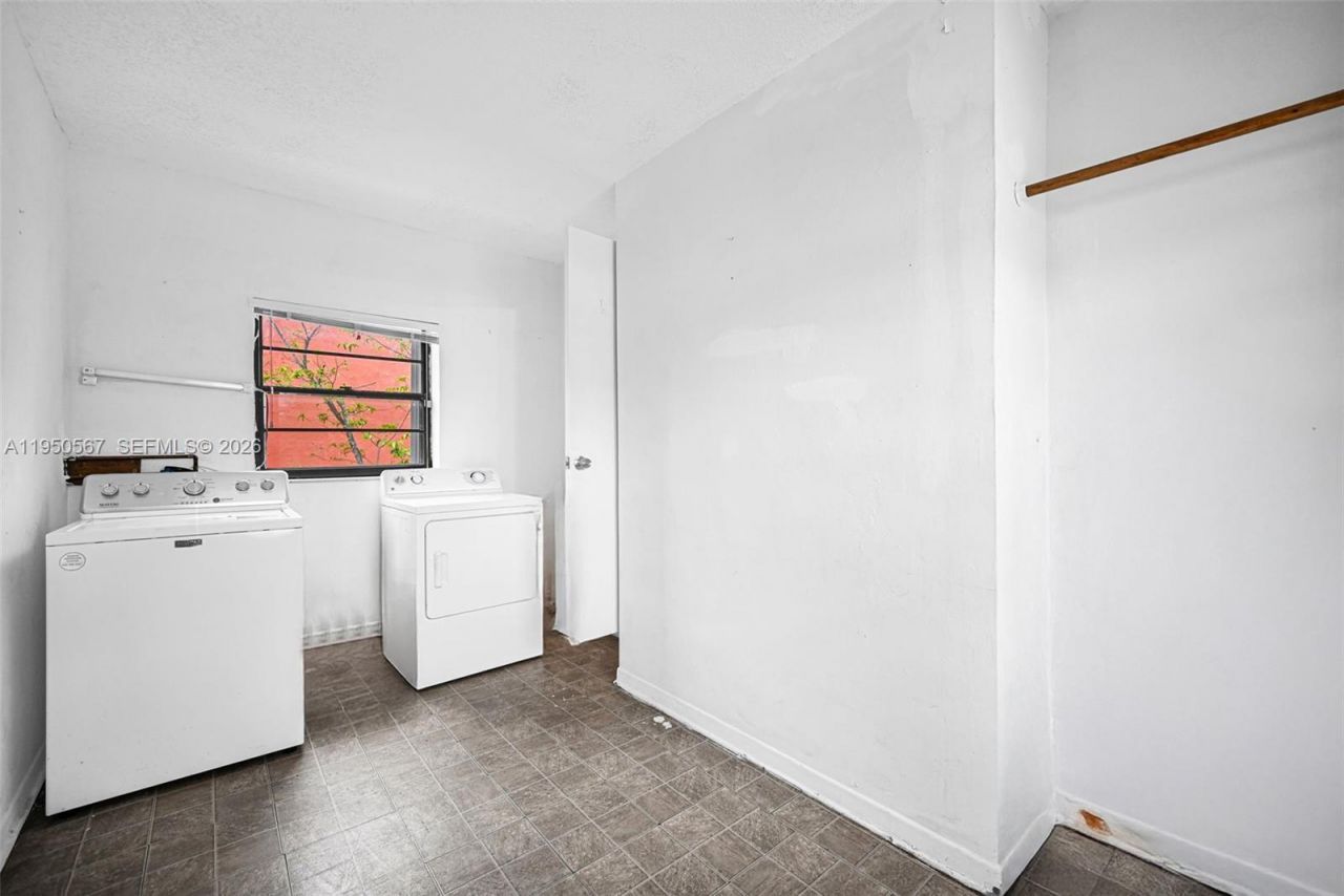 545 NW 77th St, Miami, FL 33150 Photo