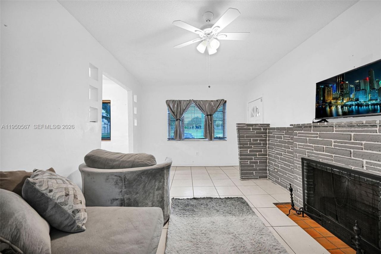 545 NW 77th St, Miami, FL 33150 Photo