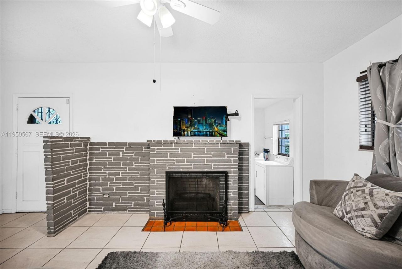 545 NW 77th St, Miami, FL 33150 Photo