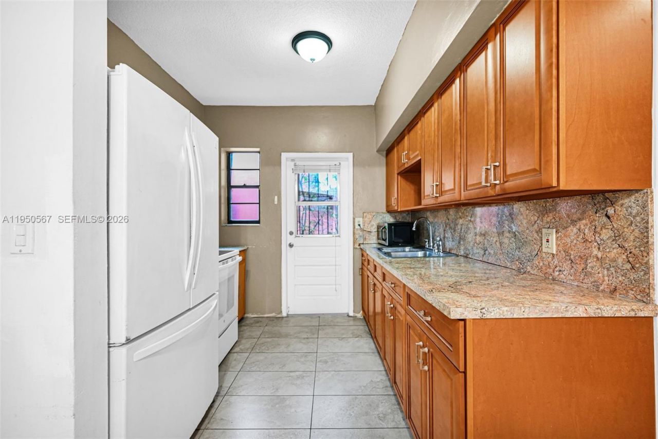 545 NW 77th St, Miami, FL 33150 Photo