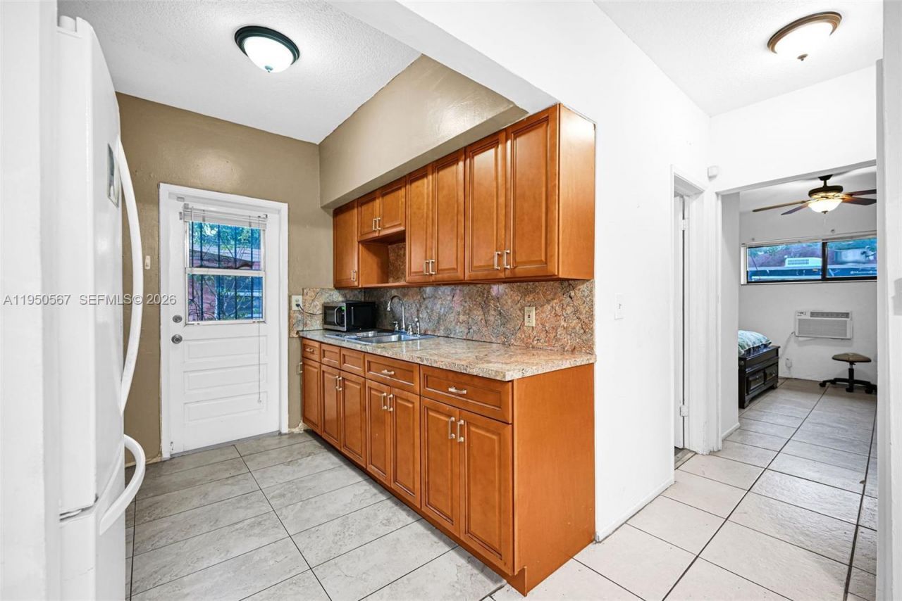 545 NW 77th St, Miami, FL 33150 Photo