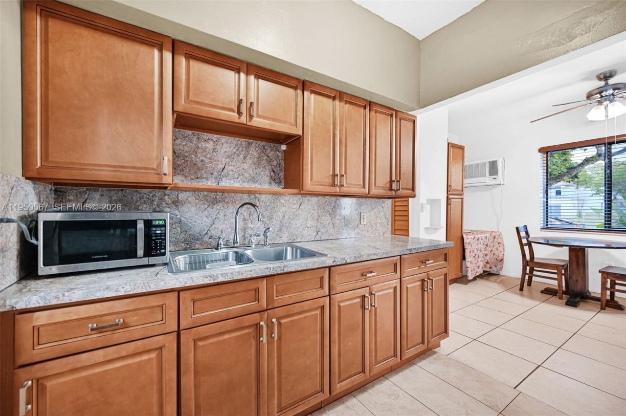 545 NW 77th St, Miami, FL 33150 Photo