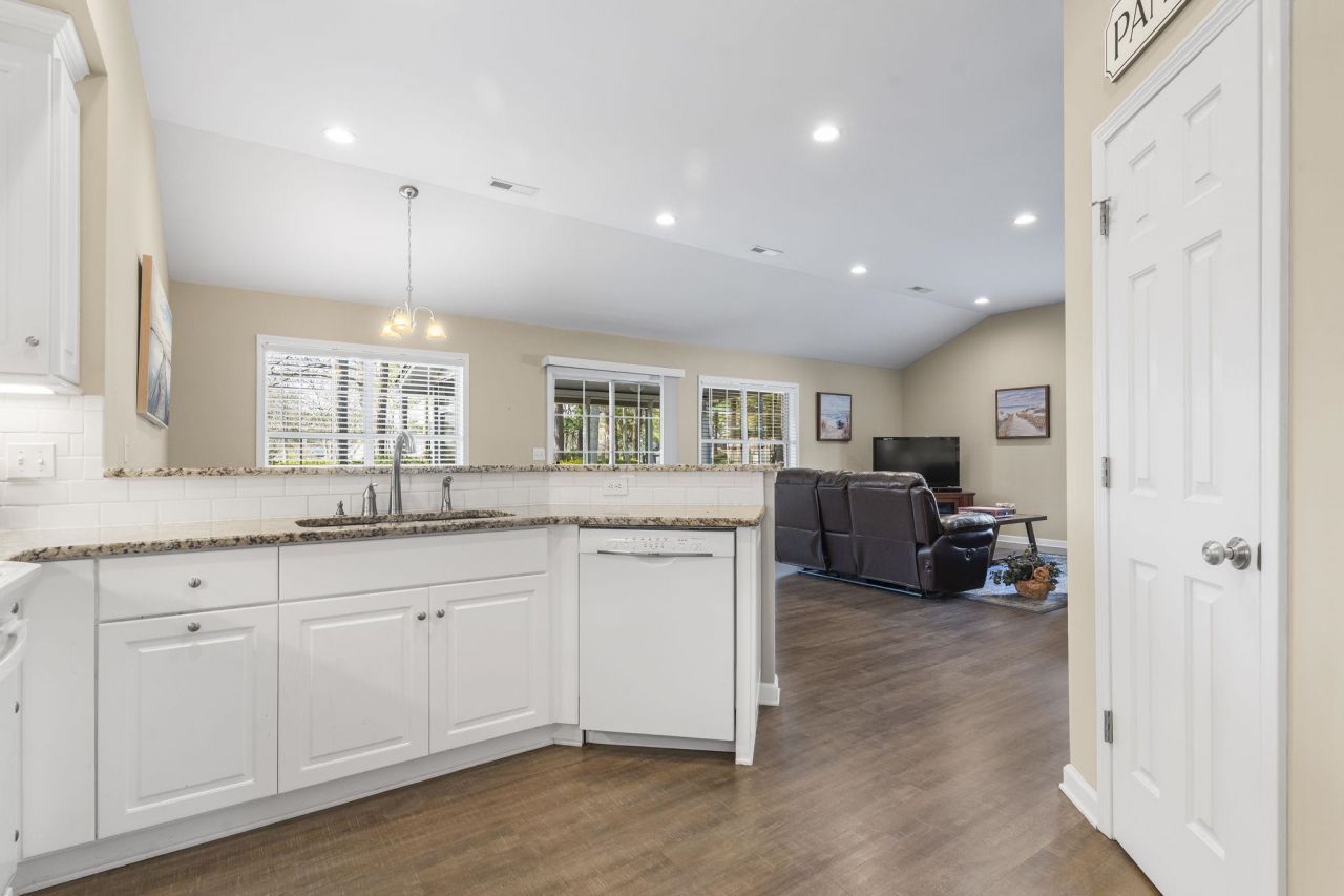 119 Mackinley Circle Photo 7