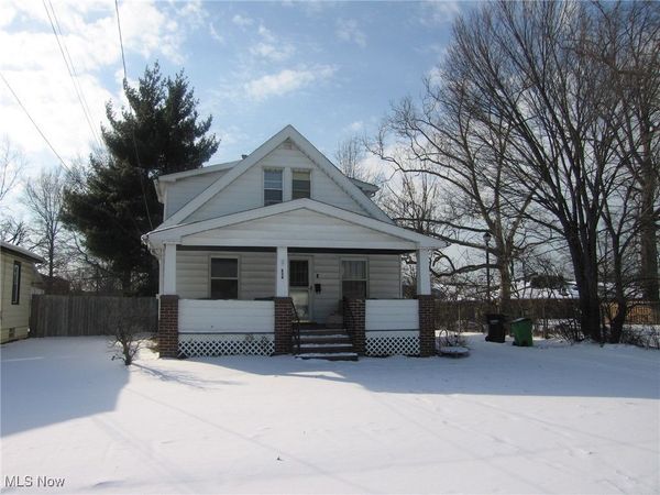 824 E 207 Street, Euclid, OH 44117