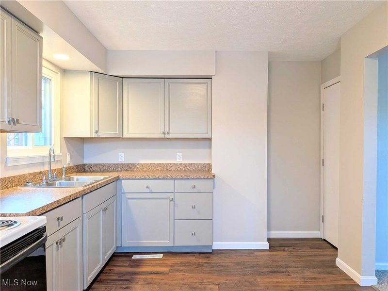 1327 15th Street NW, Canton, OH 44703 Photo 3