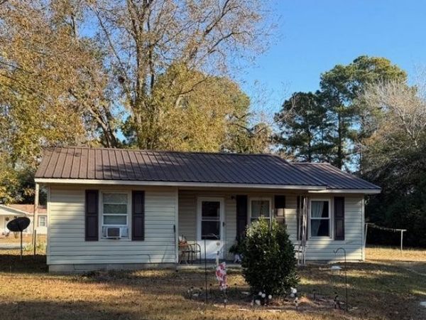 400 Tuskeegee Drive, Laurinburg, NC 28352