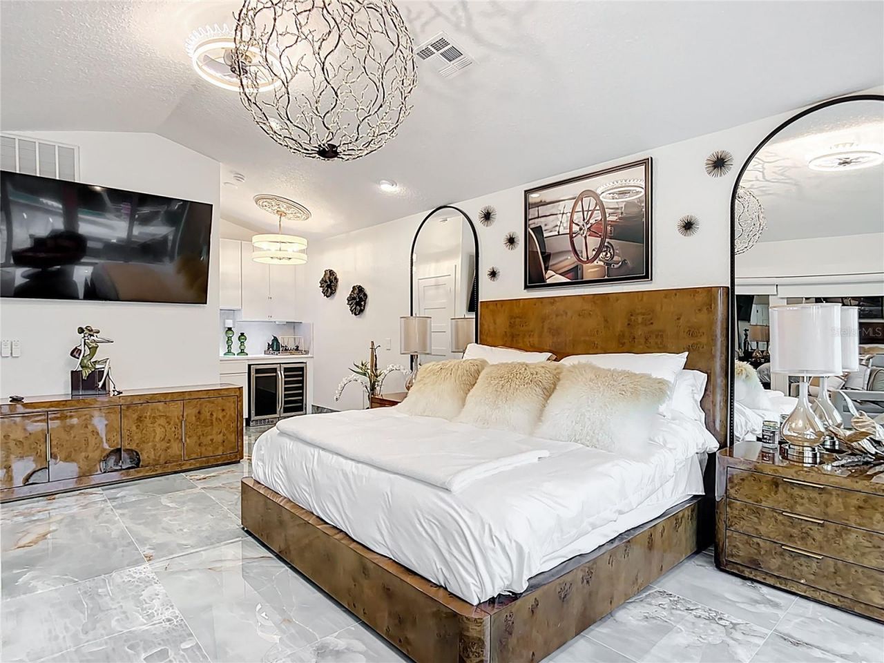 823 SW Kings Bay Drive, Crystal River, FL 34429 Photo