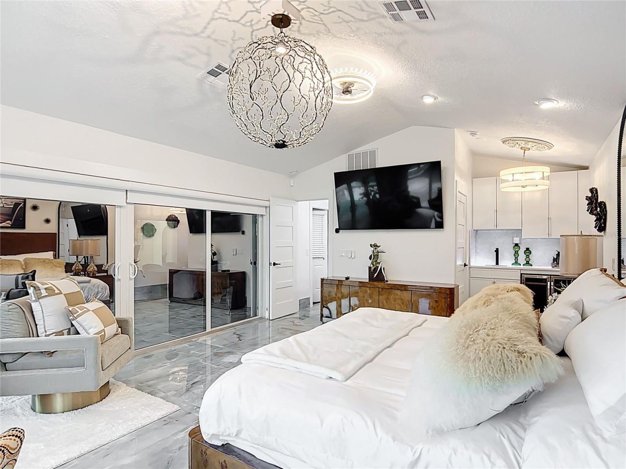 823 SW Kings Bay Drive, Crystal River, FL 34429 Photo