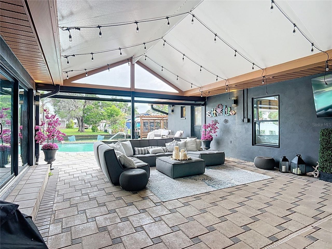 823 SW Kings Bay Drive, Crystal River, FL 34429 Photo