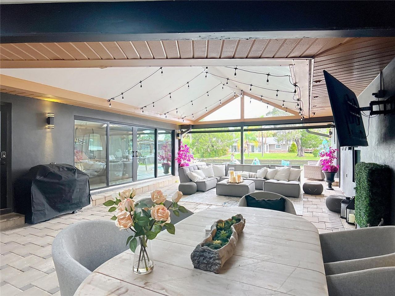 823 SW Kings Bay Drive, Crystal River, FL 34429 Photo