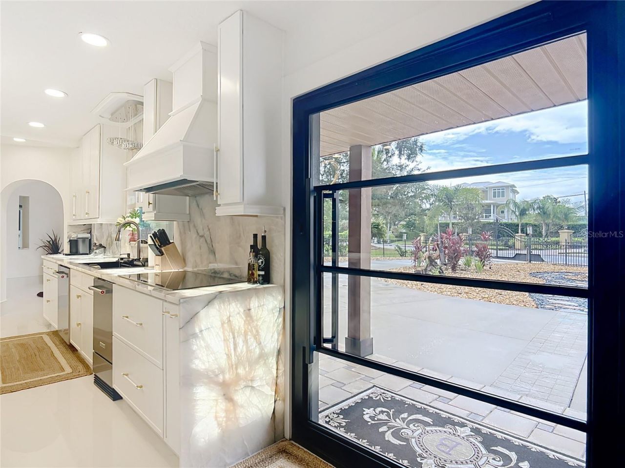 823 SW Kings Bay Drive, Crystal River, FL 34429 Photo