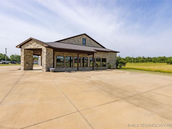 1910 E Jackson Street , Hugo, OK 74743