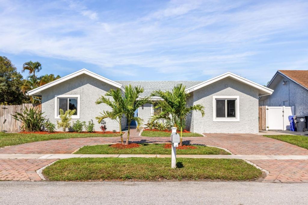 8209 SW 12th Street, North Lauderdale, FL 33068 Photo