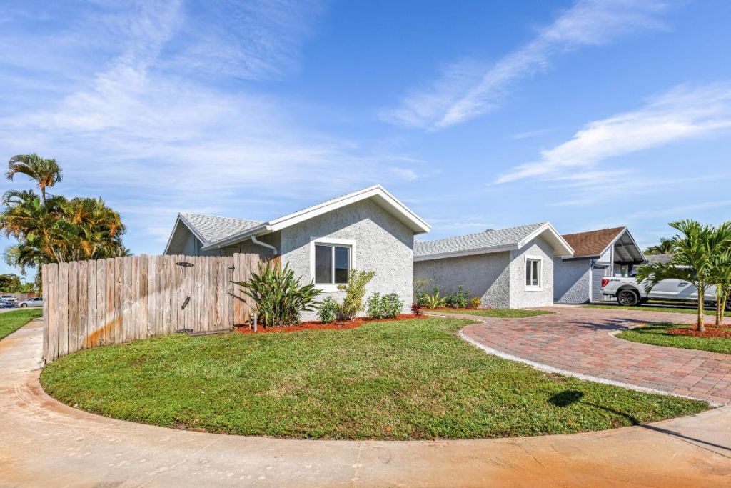 8209 SW 12th Street, North Lauderdale, FL 33068 Photo