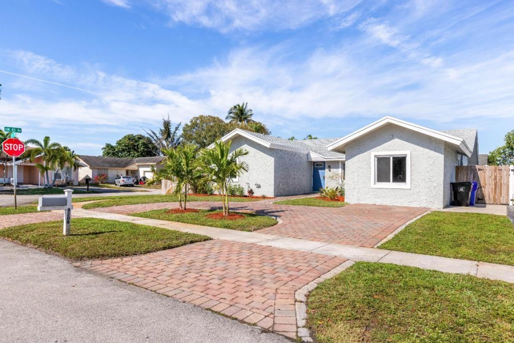 8209 SW 12th Street, North Lauderdale, FL 33068 Photo