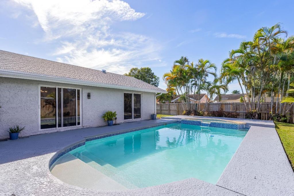 8209 SW 12th Street, North Lauderdale, FL 33068 Photo