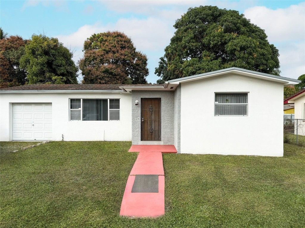 341 NE 164th St, Miami, FL 33162 Main Photo