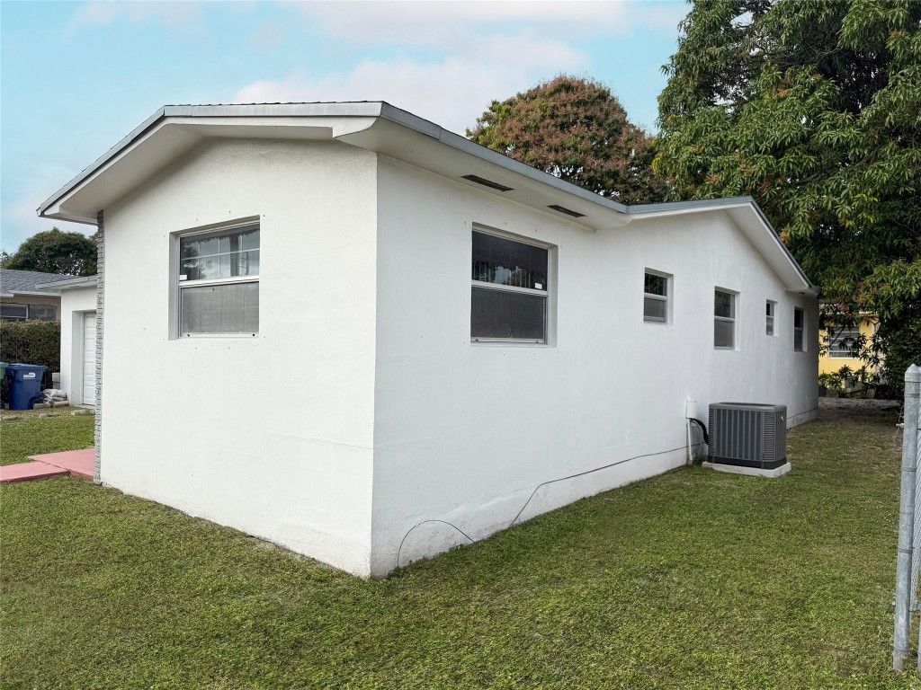 341 NE 164th Street, Miami, FL 33162 Photo