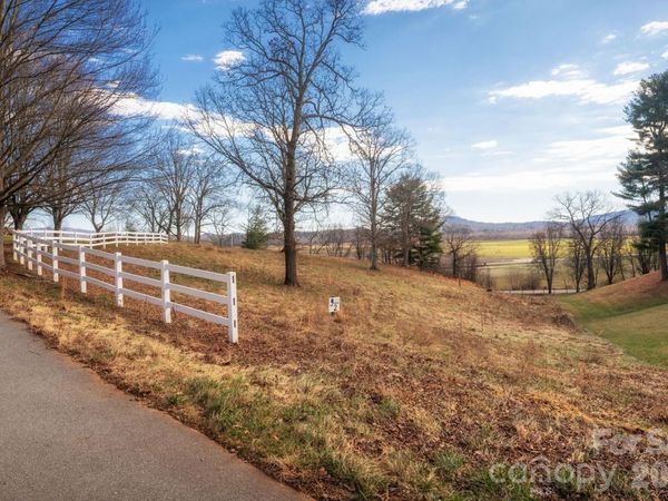 479 Nesbitt Drive, Mills River, NC 28759