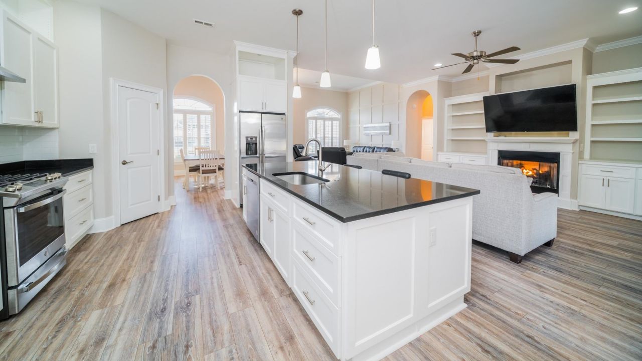 421 Waterfall Circle Photo 12