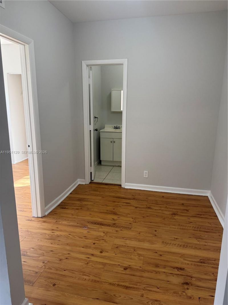 576 NE 63rd St, Unit 8, Miami, FL 33138 Photo