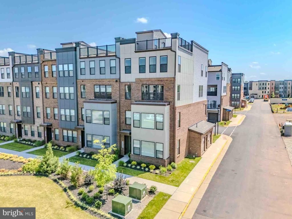 43730 Transit Square, Ashburn, VA 20147 Main Photo