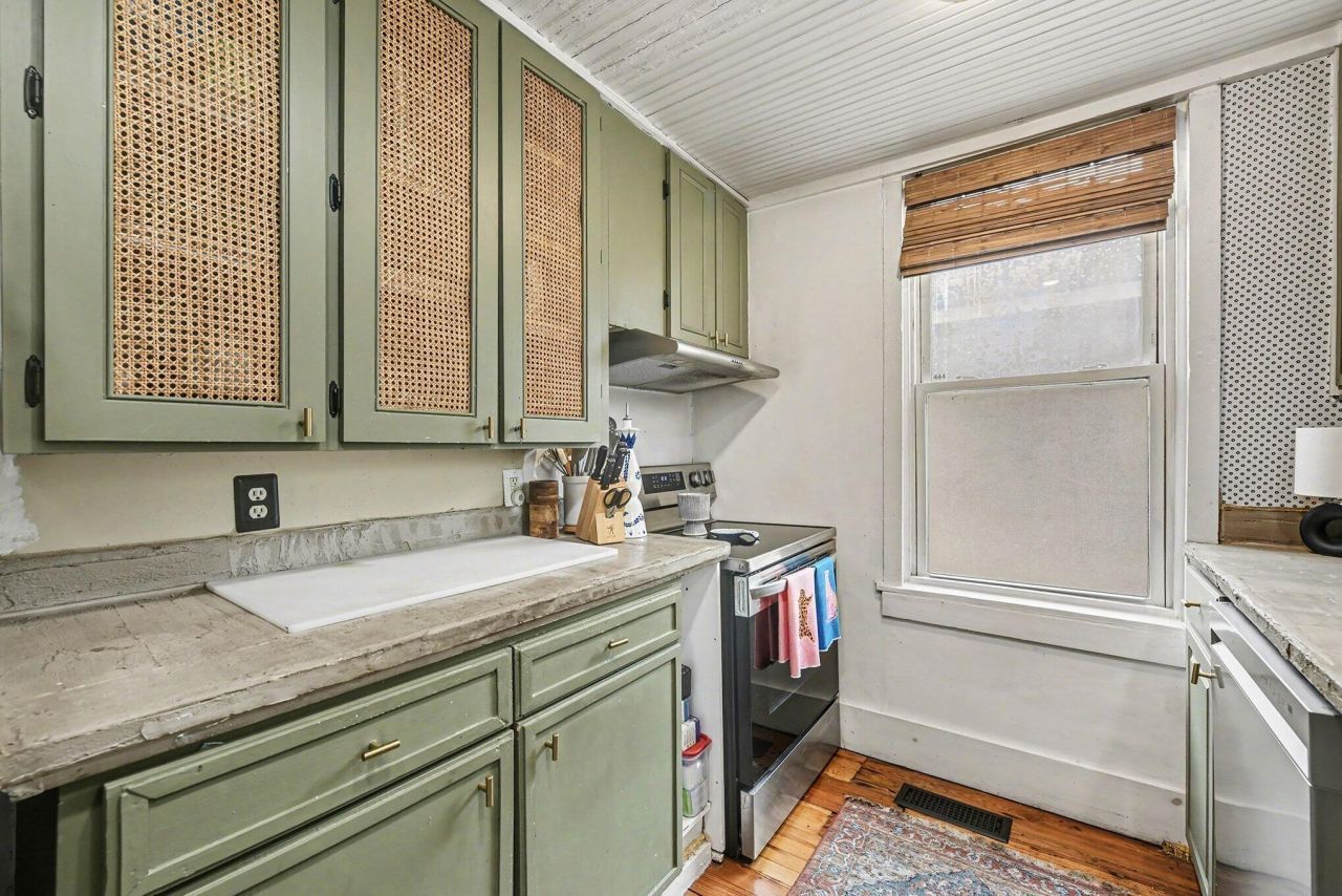 81 Simons Street Photo 12