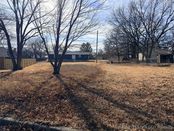 Ashwood Circle , Henryetta, OK 74437