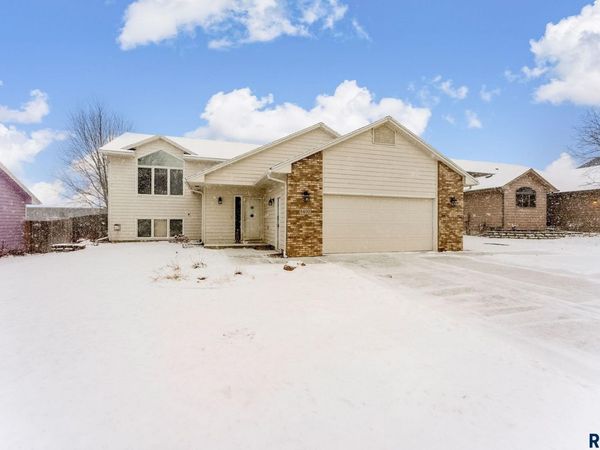 6400 S Crane Ave, Sioux Falls, SD 57108