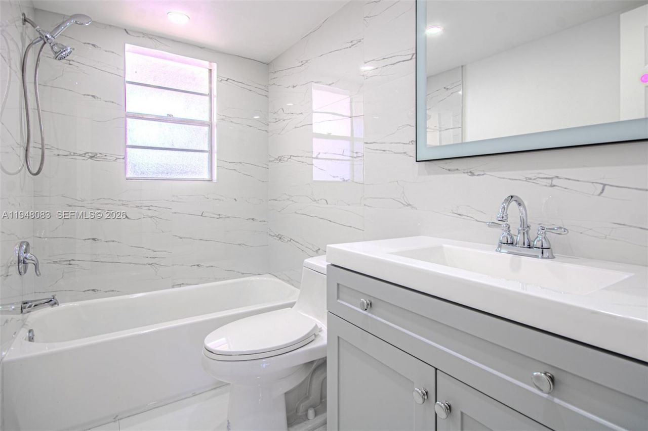 2541 Aragon Blvd , Unit 105, Sunrise, FL 33322 Photo