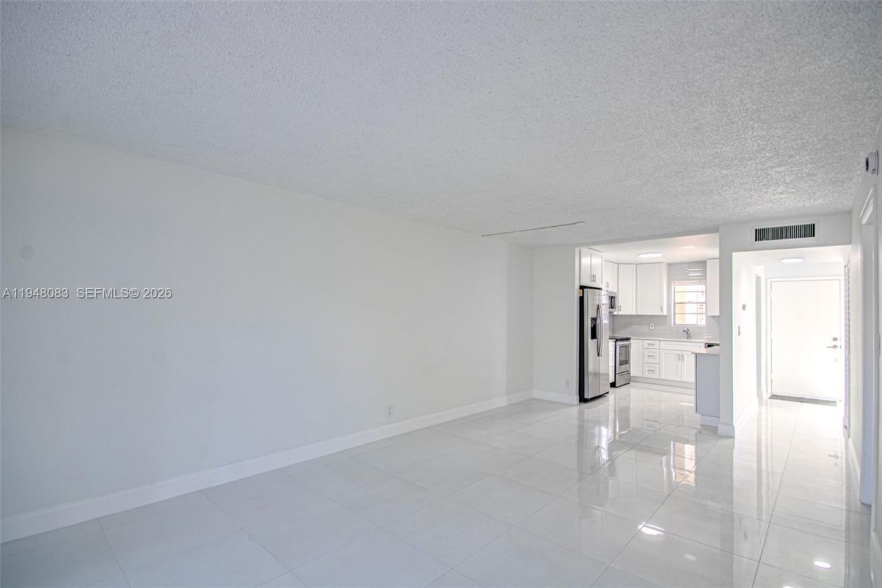 2541 Aragon Blvd , Unit 105, Sunrise, FL 33322 Photo