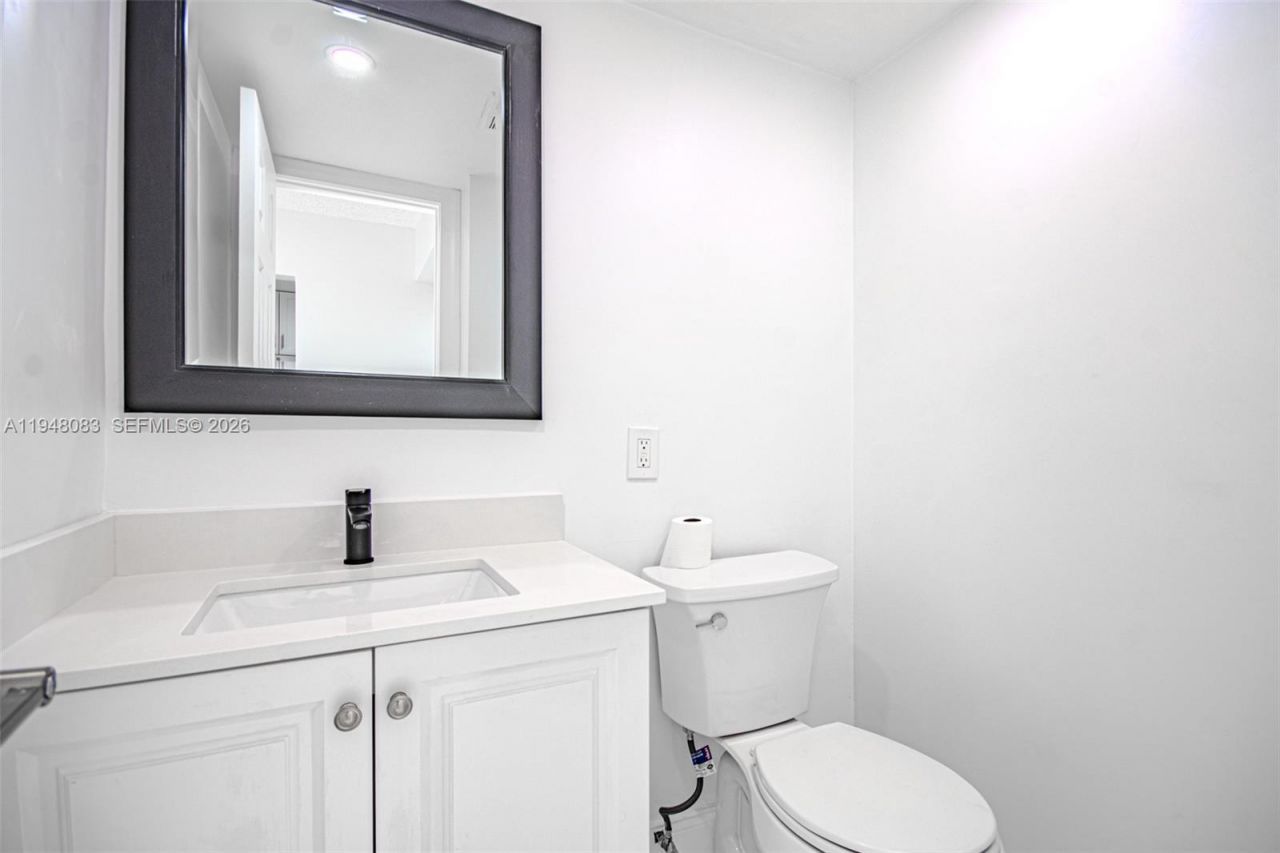 2541 Aragon Blvd , Unit 105, Sunrise, FL 33322 Photo