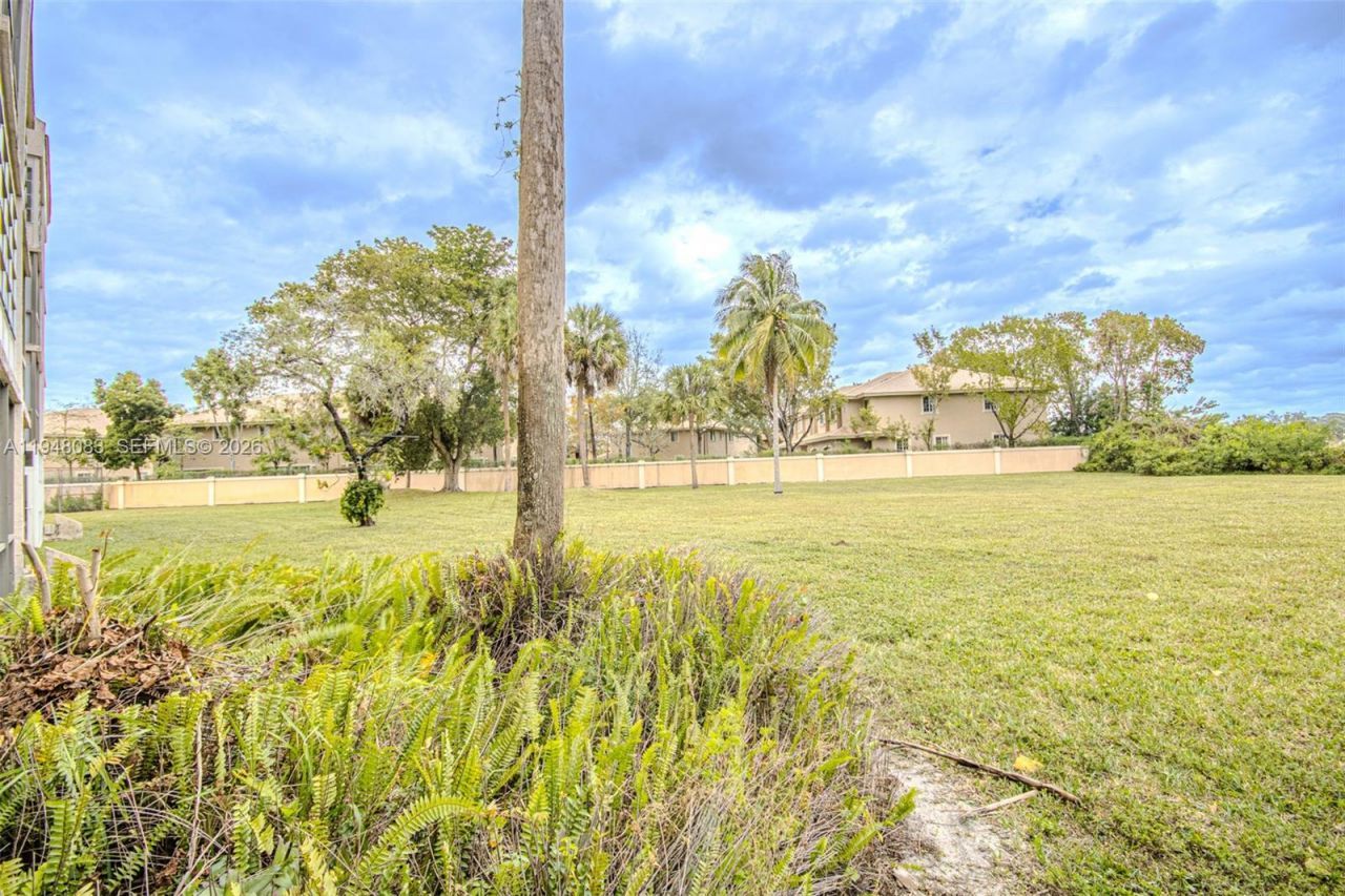 2541 Aragon Blvd , Unit 105, Sunrise, FL 33322 Photo