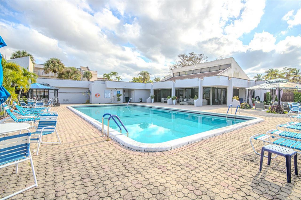 2541 Aragon Blvd , Unit 105, Sunrise, FL 33322 Photo