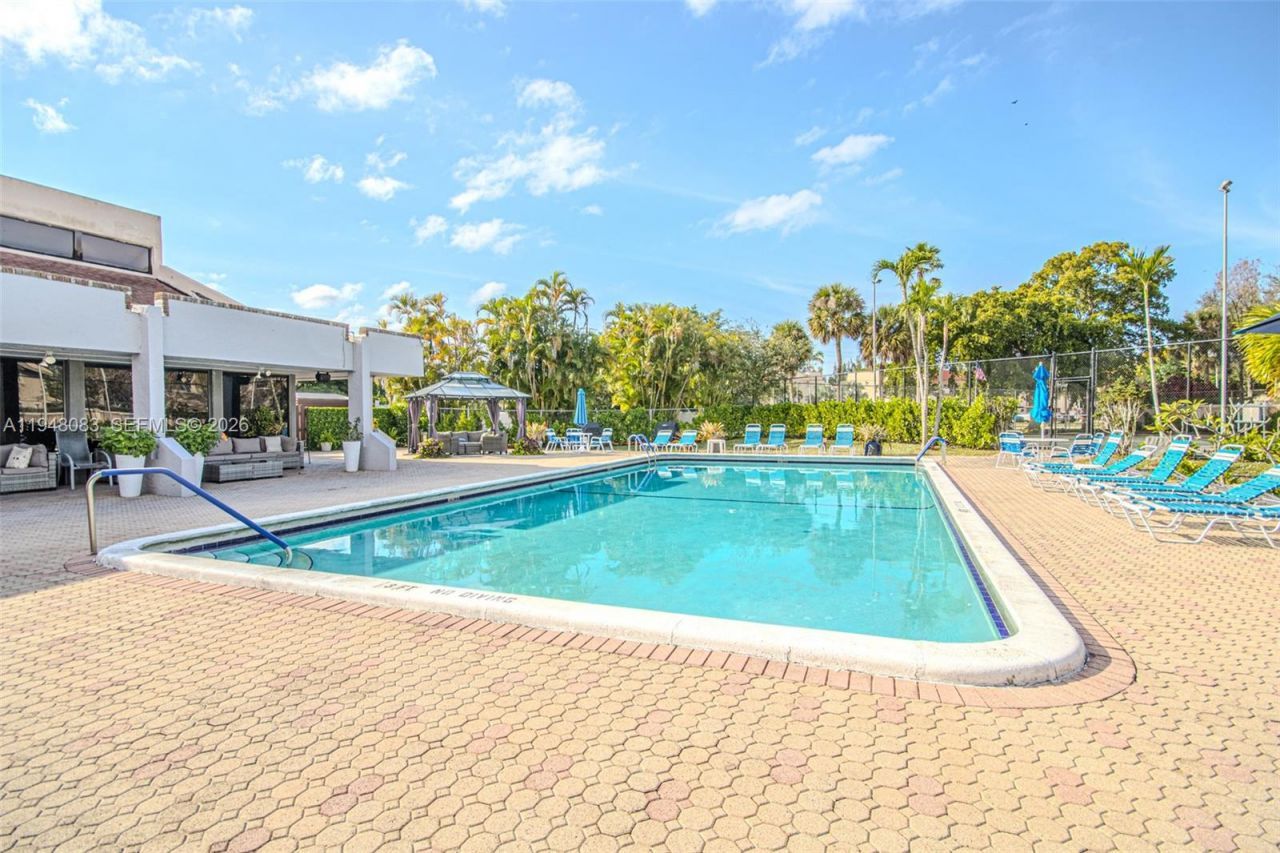 2541 Aragon Blvd , Unit 105, Sunrise, FL 33322 Photo