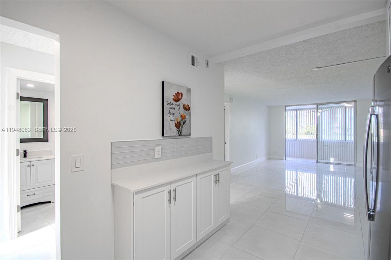 2541 Aragon Blvd , Unit 105, Sunrise, FL 33322 Photo