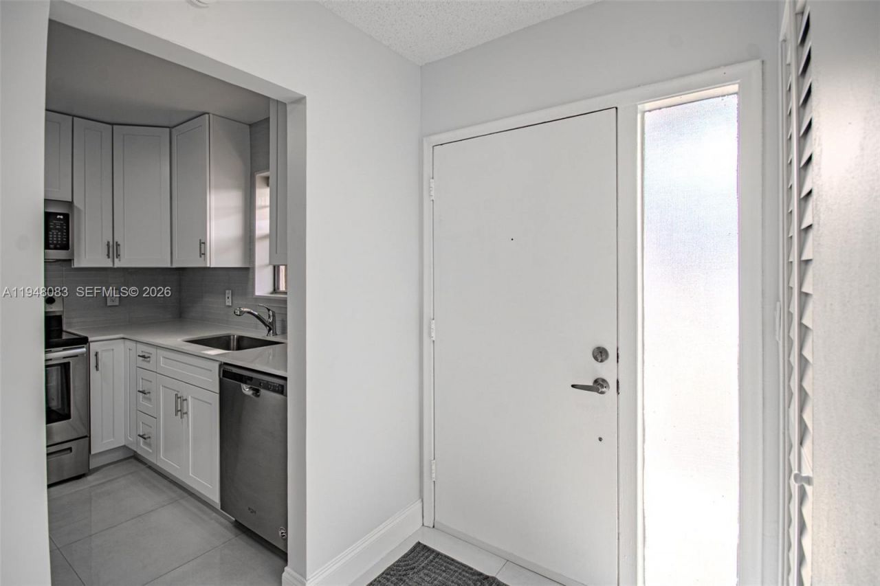 2541 Aragon Blvd , Unit 105, Sunrise, FL 33322 Photo