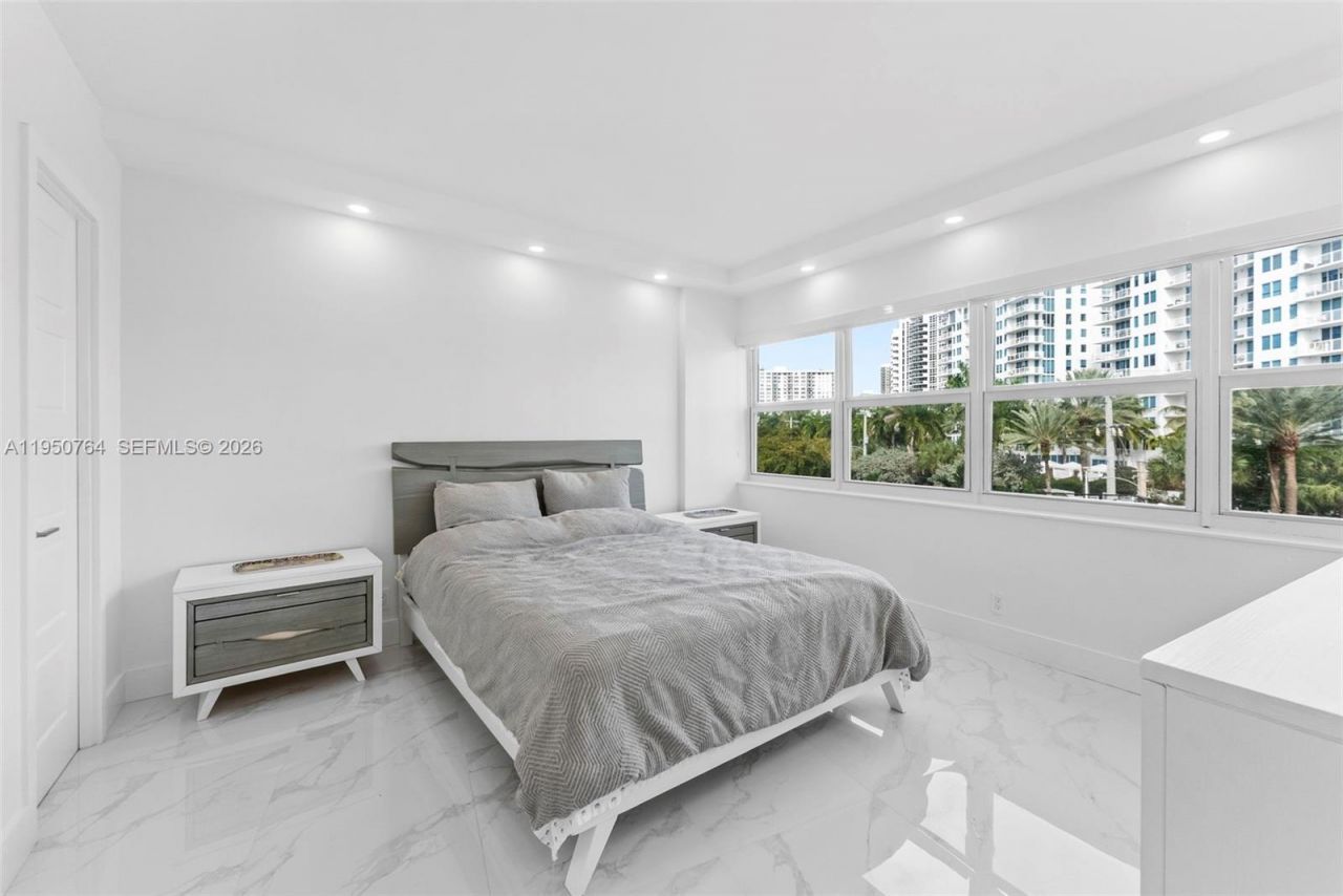 3250 NE 28th St, Unit 403, Fort Lauderdale, FL 33308 Photo